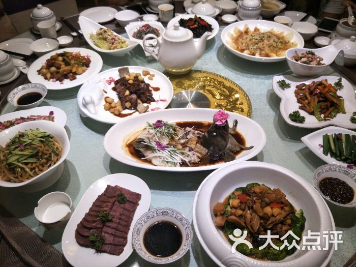 慢慢一桌丰盛餐