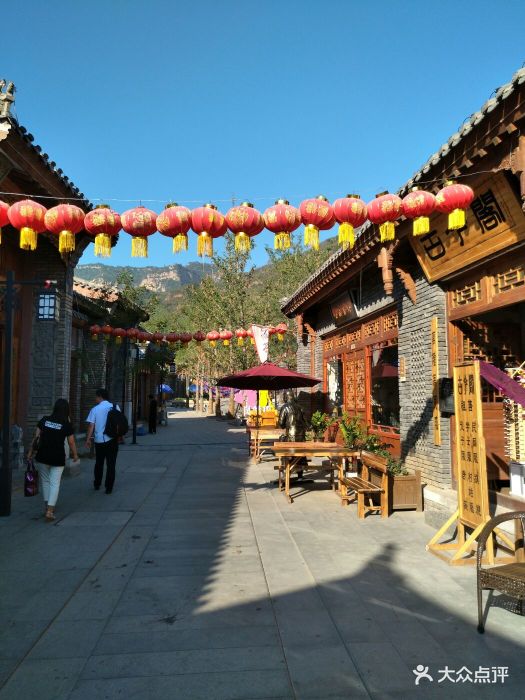 红崖谷景区古镇图片