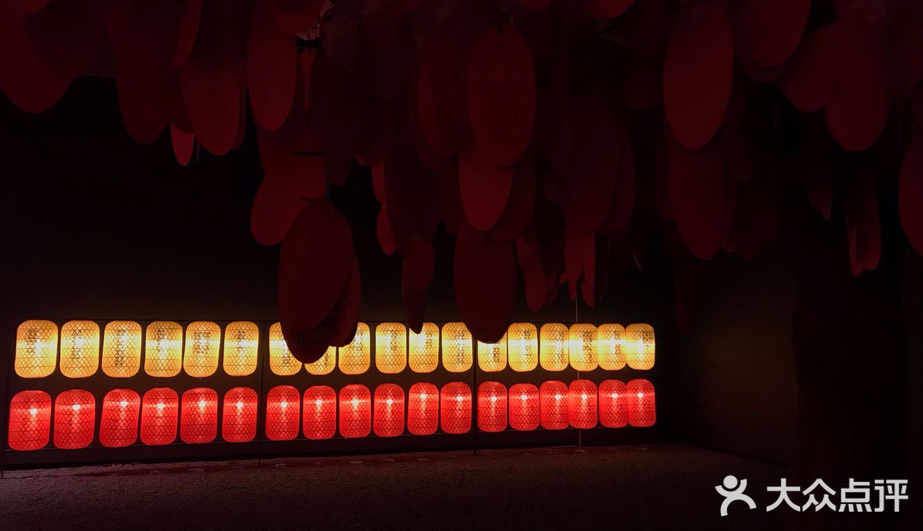 诚品的展出 月底结束 包场的感觉 红色为主题的