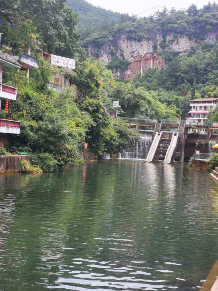 渔洞峡-"从市区过来的可能是今天下雨,几乎都没有一.