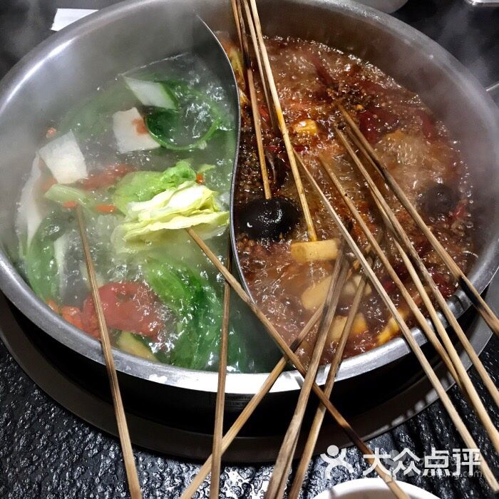 串串龙火锅店
