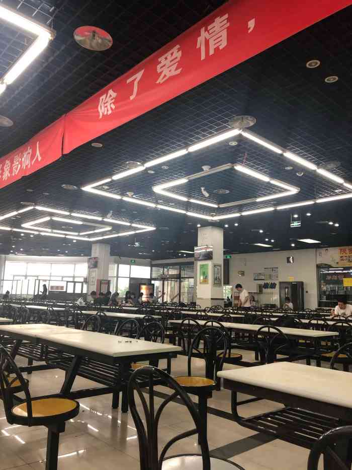 北京科技大学学院路校区学生食堂-"鸡腿套餐,性价比不