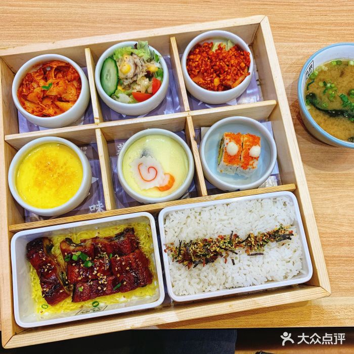 丸武食事处(乐客城店)招牌九宫格鳗鱼饭图片