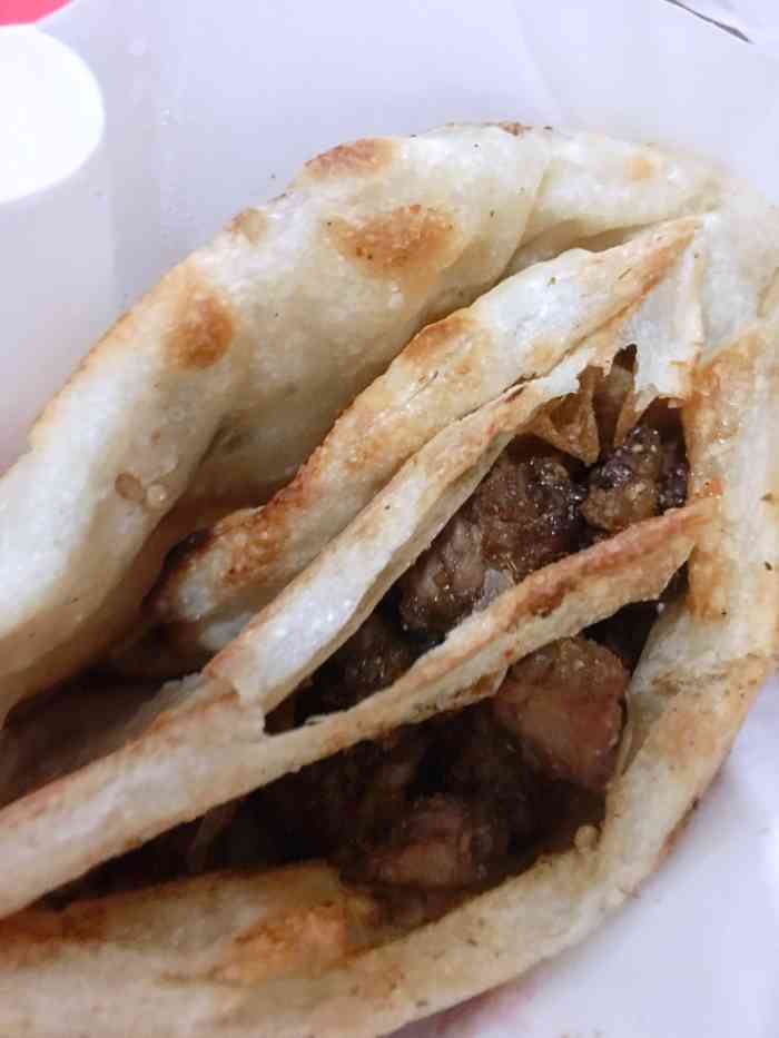 阿继哥烧饼夹羊肉串-"本周来到蚌埠,听当地人说这里特色小吃非常.