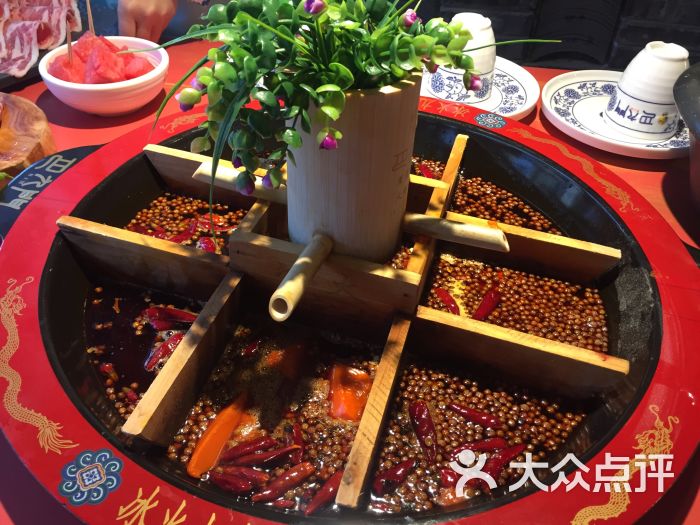 巴九门老火锅(朝天门旗舰店)图片 - 第1张