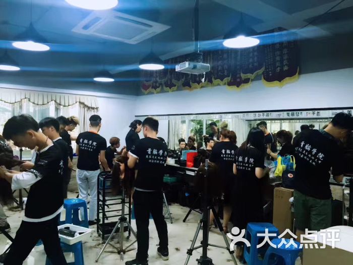 澳门永利皇宫- 永利皇宫官网- 永利皇宫娱乐城 2025揭秘！吸毒的爸打人的妈倒油的干爹塌房的她？