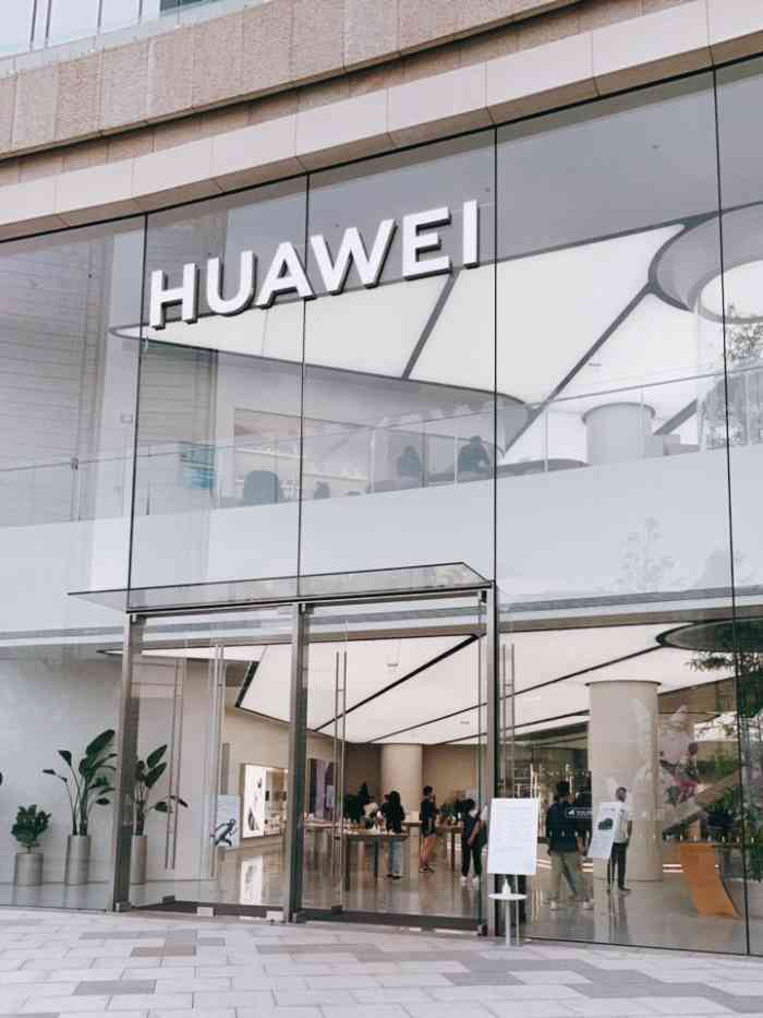 华为旗舰店·成都万象城(万象城店)-"万象城2期新开了一家华为体验店