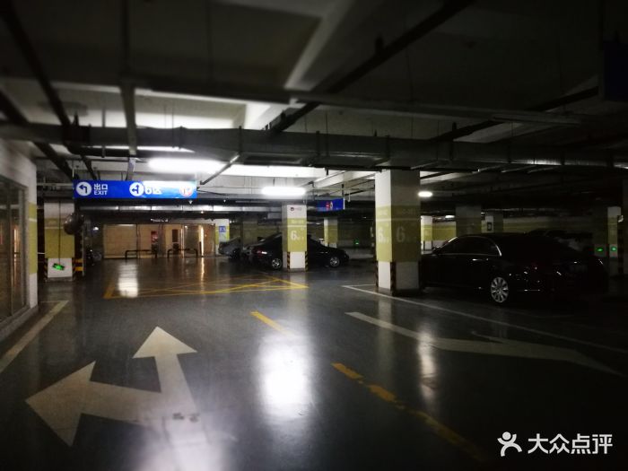 津湾广场地下停车场图片 - 第1张