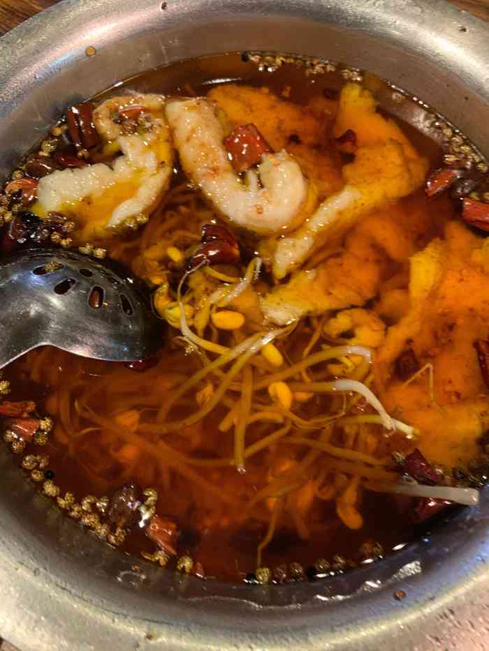 红京鱼·川湘菜(颐和园店"和公司同事一块去的,10个人花了700多.