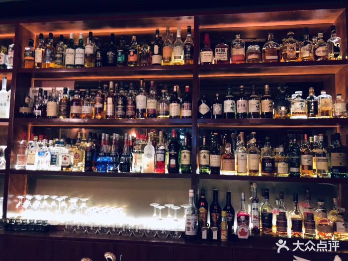 夺杯威士忌酒吧 buzzed whisky bar图片