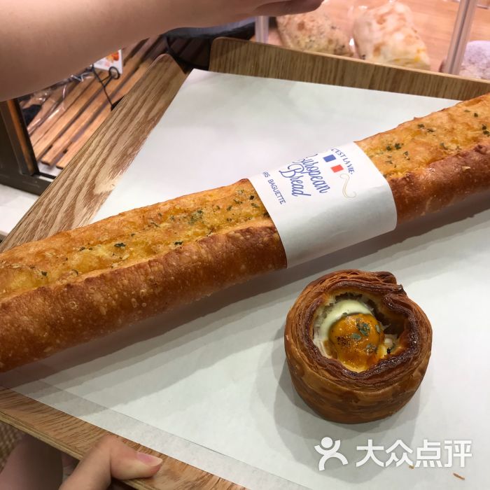 巴黎贝甜(时代奥城店)蒜味法棍图片 - 第1张