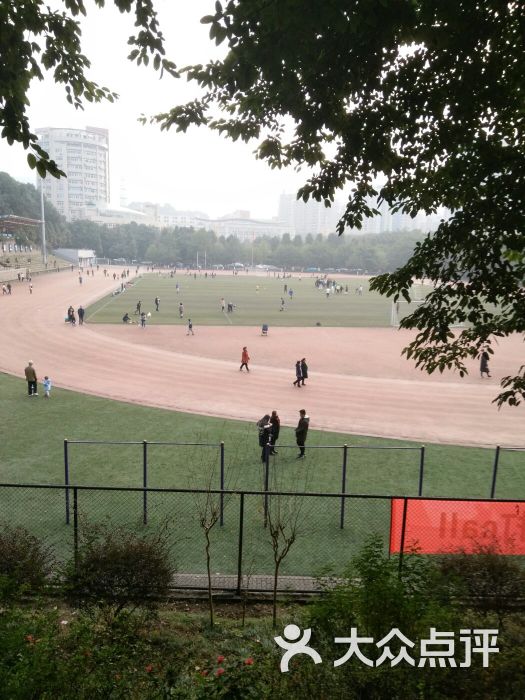 重庆工商大学是入选小211工程的高校之.-重