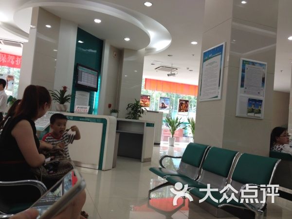 在农业银行的卡在镇上办的,存定期,到期后去县