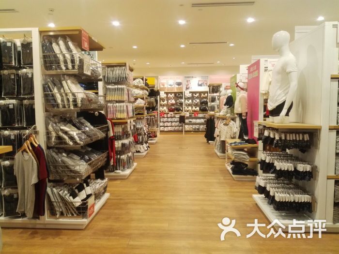 优衣库店内环境图片 第6张