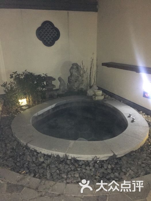 私家温泉池