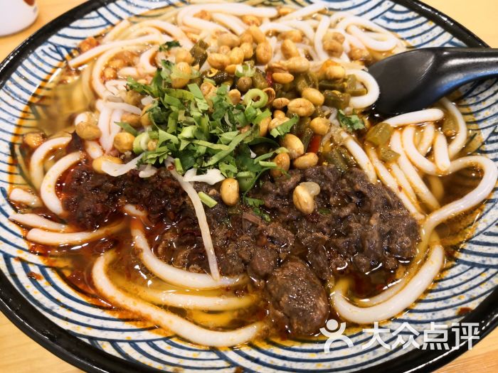 吴佳米粉(高新万达店)牛肉汤米粉图片 第2张