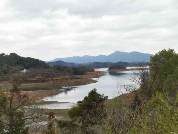 [花亭湖水库] 坐落于大别山深处的一座人工水库,上个世纪五十年代建