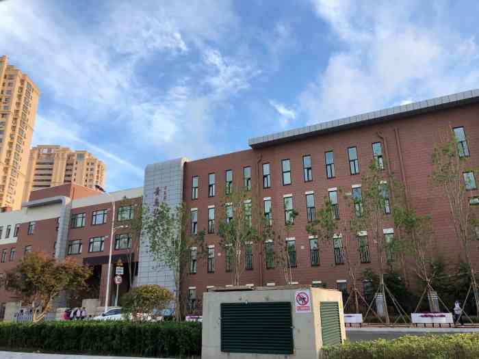 青岛弘毅中学-"2018年新建的学校,为周围新建的小区而