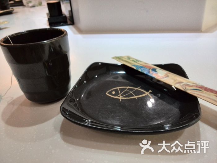 禾绿回转寿司:招行九积分换的一份鸳鸯小卷,&