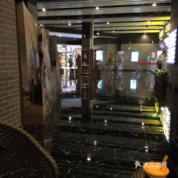 泽艺影院在合肥路佳世客三楼,靠近得吉利,赛百味,必胜客的对面.
