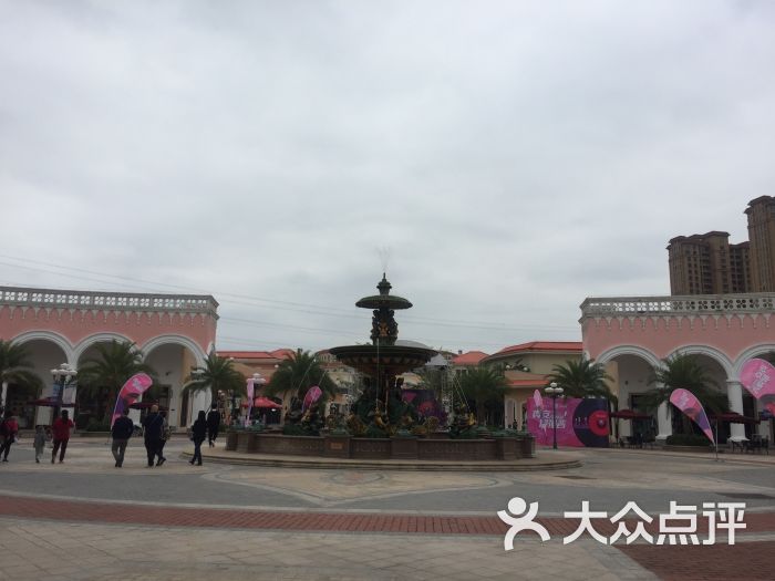 贵安奥特莱斯广场图片 - 第1张