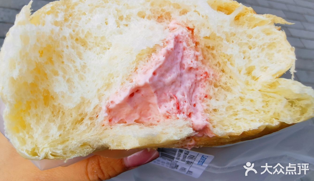 零食随手拍lawson冰面包草莓味