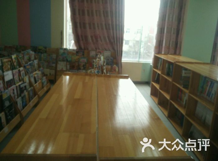 郑州市二七区图书馆图片 - 第3张