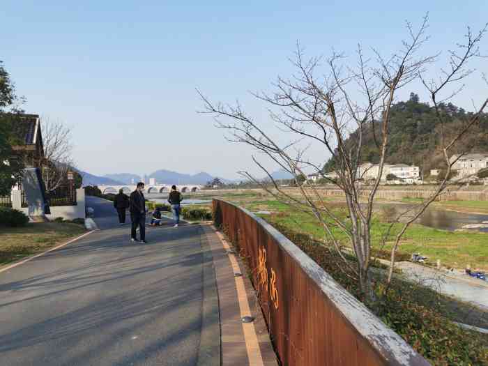 望湖公园-"位于临安区青山湖东面,锦溪入湖口,是城东.