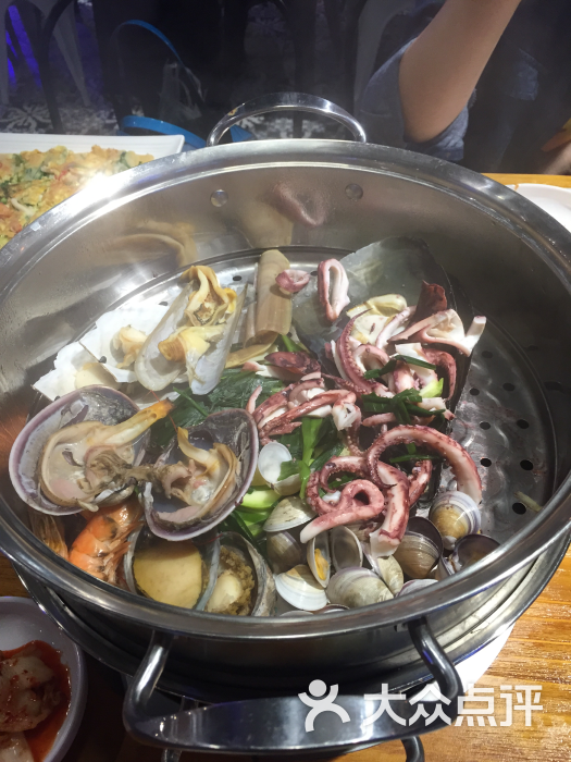 巨无霸水蒸海鲜锅
