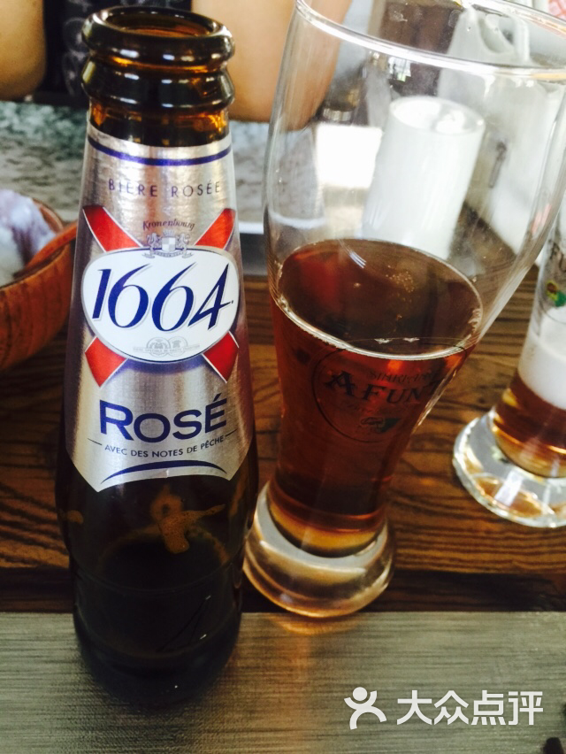 1664玫瑰啤酒