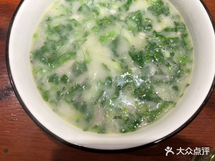 聚鑫朋酸菜肥肠(四方坪总店)芋头青菜汤图片