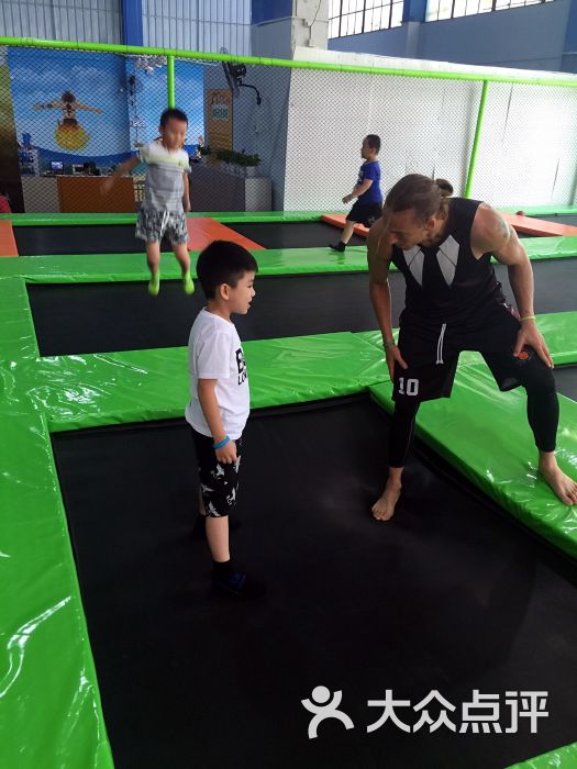 炫飞蹦床主题公园-图片-深圳