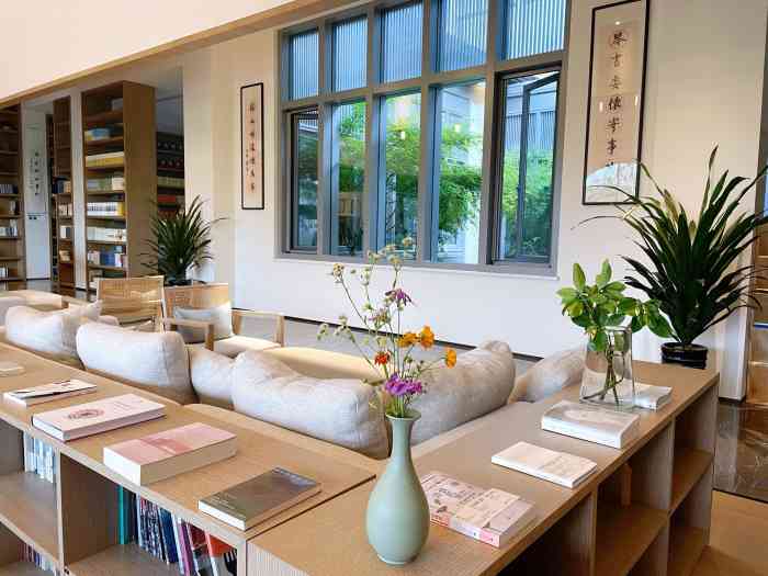 雅达书院-"这家书店设计的不错,很有休闲生活气息,很.