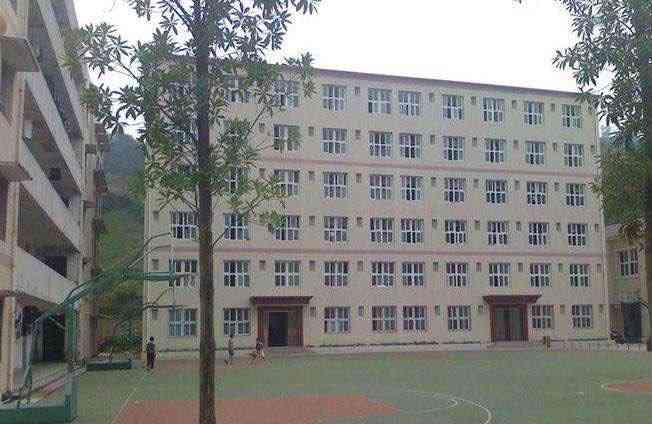 重庆市南岸区长江中学-"@长江中学 现在比以前我读书.