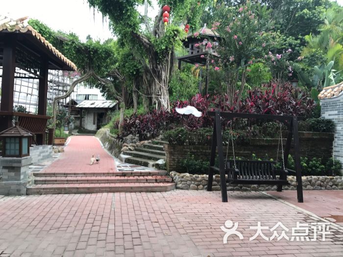 端午节时同朋友出去吃中午饭,话渠同学系个.