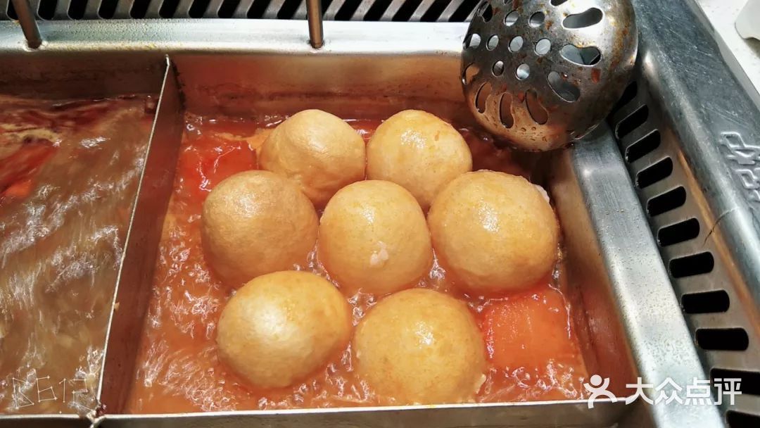 海底捞火锅:服务态度热情,网红油面筋+鸡蛋+.上