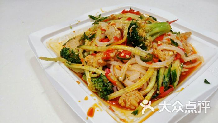 魏家凉皮:在西安吃早餐感觉不是一件容易事.西