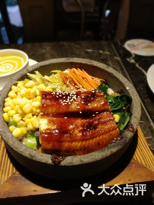 日式石锅秘制烧鳗鱼饭