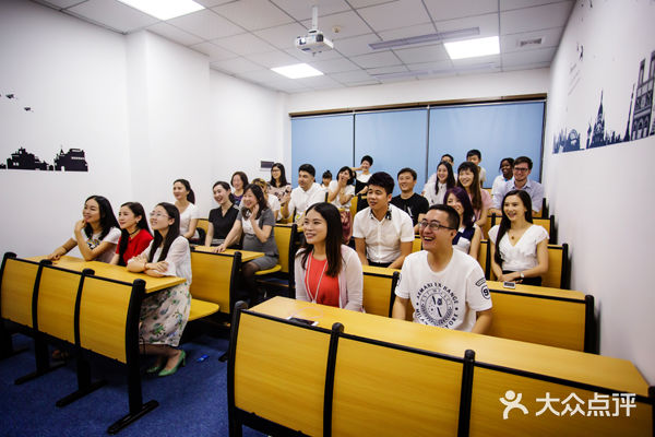 奥利外语培训-多媒体教室学员上课中图片-深圳学习培训-大众点评网