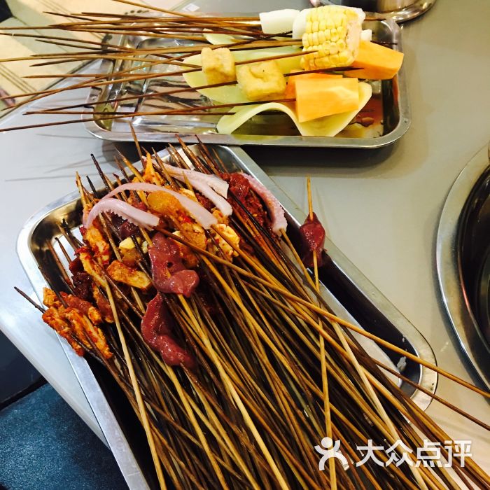 没来吃过这家了… 记得读书那会,可喜欢几个小伙伴聚在一起撸串串了