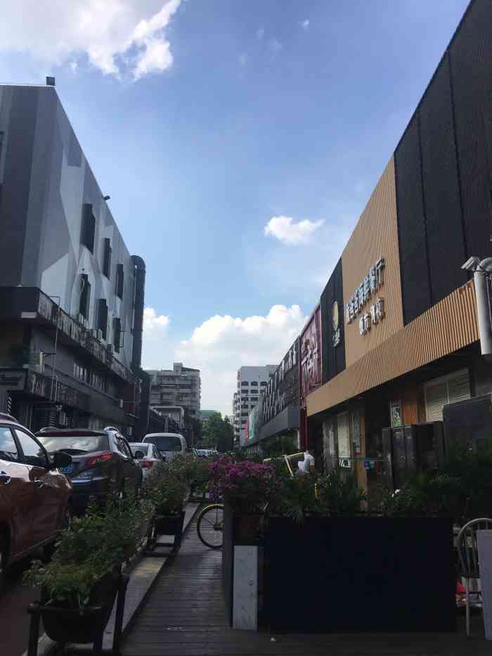 佛山创意产业园不夜城停车场-"以前叫季华美食城,现在