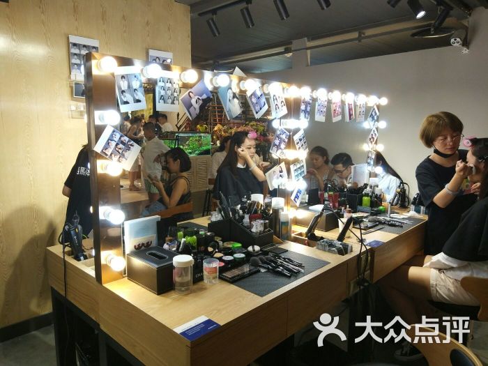 海马体照相馆:服务很用心 每位工作人员都成都生活服务