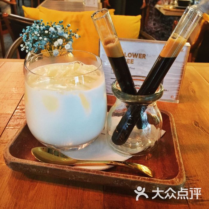 麦隆咖啡mellower coffee(新天地店)-冰拿铁图片