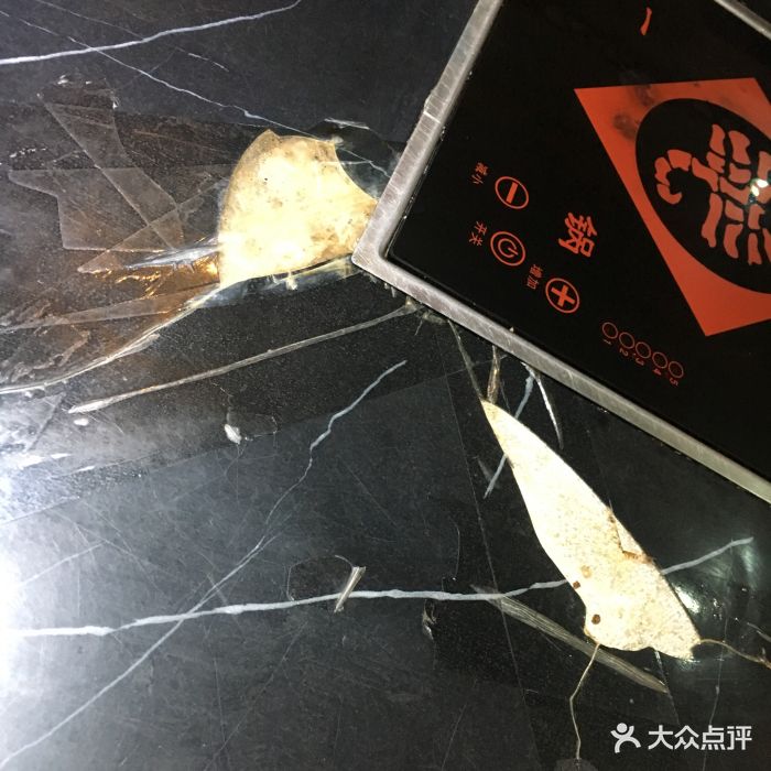 坏成这样的桌子