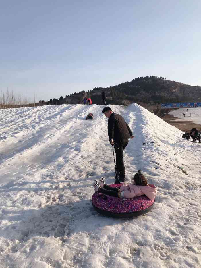 邹城峄山风景区滑雪场-"地方有点小,人多,车位很多."-大众点评移动版