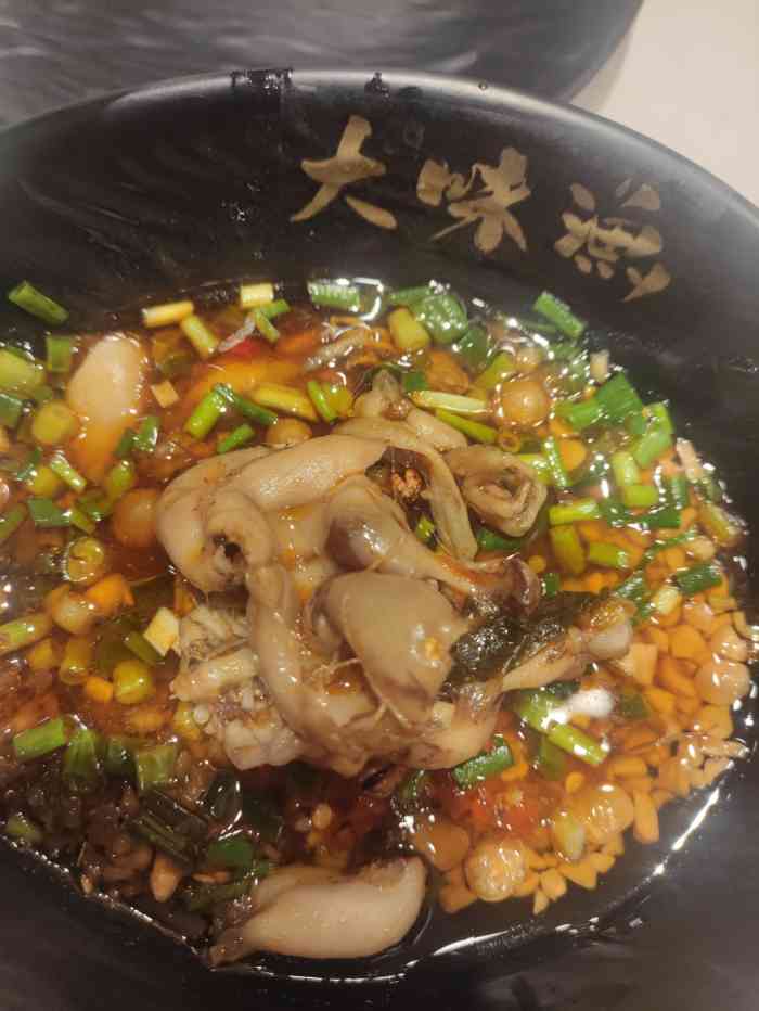 大味渔61美蛙鱼头火锅(铭新街店"口味偏咸,酸菜锅也不错,牛蛙新鲜