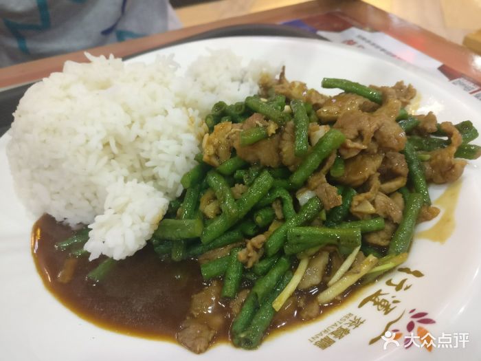 行运港式烧腊(汇联商厦店)猪颈肉炒豆角饭图片 第1张