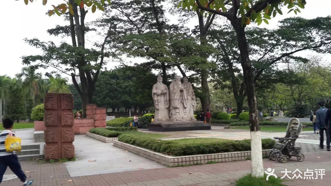 华南师范大学(石牌校区)孔子像图片