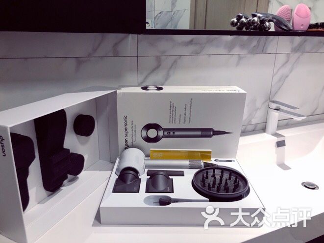 买个空调送货到家,安装工安装时发现内机和.