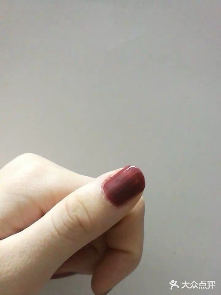 做完之后小姐姐会告诉你如何保养自己的手会更好看